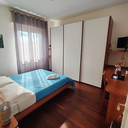 Stanza Maggiore Parma Bagian luar foto